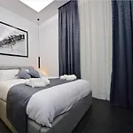 Modern Apartment In Napoli + Balcony